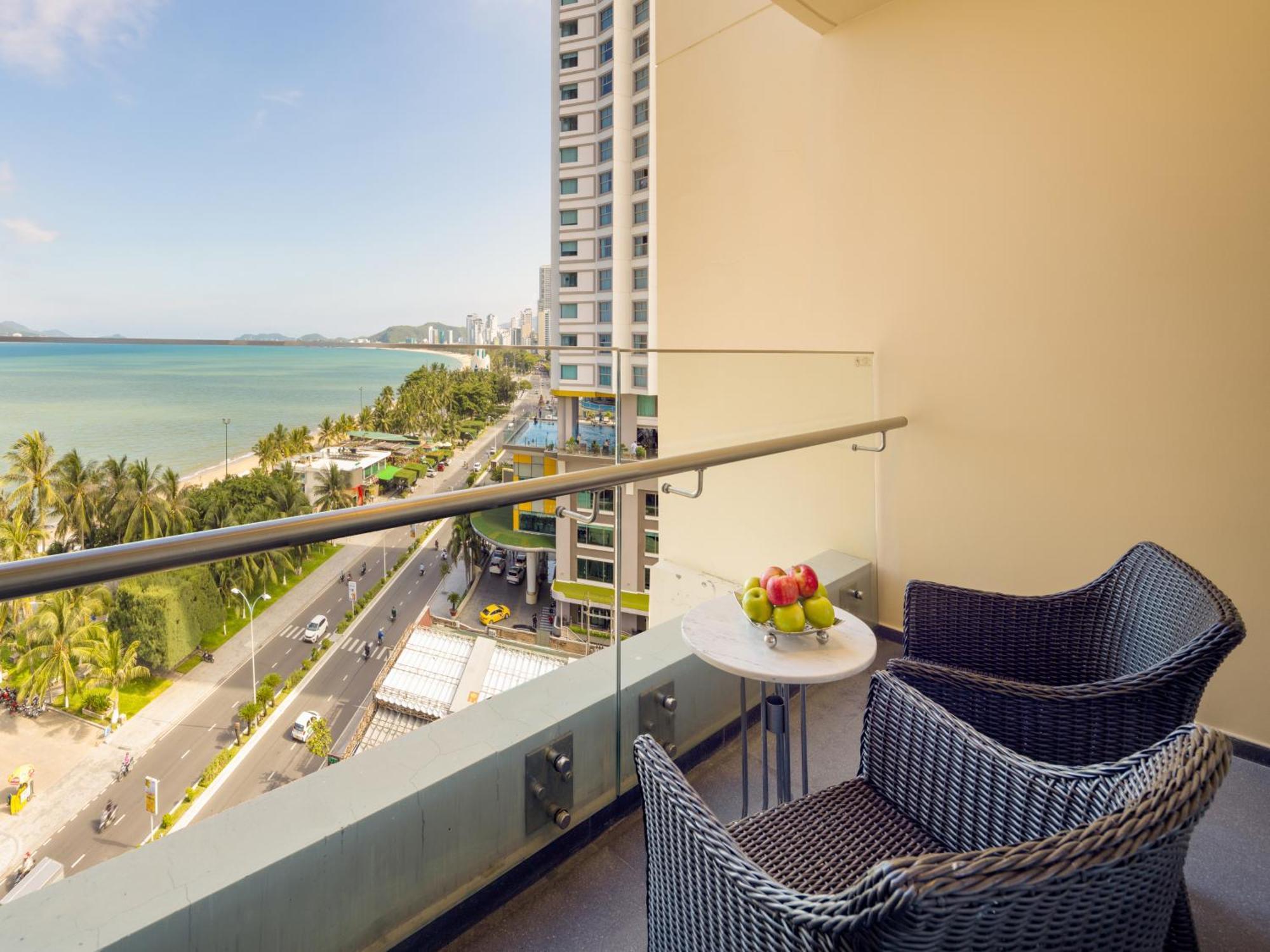 The Costa Nha Trang Residences Esterno foto
